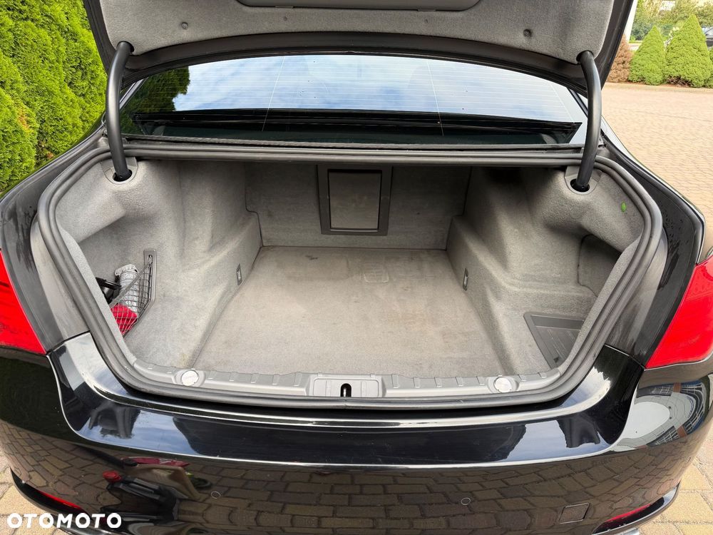 BMW Seria 7 750i - 24