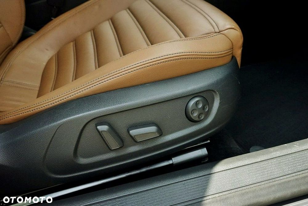 Volkswagen Passat CC - 18