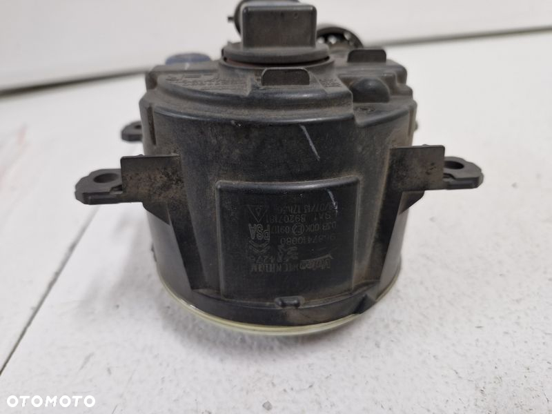 DS4 1 I 308 2 II T9 LAMPA PRZECIWMGIELNA HALOGEN PRZÓD LEWY = PRAWY 9687410080 - 3