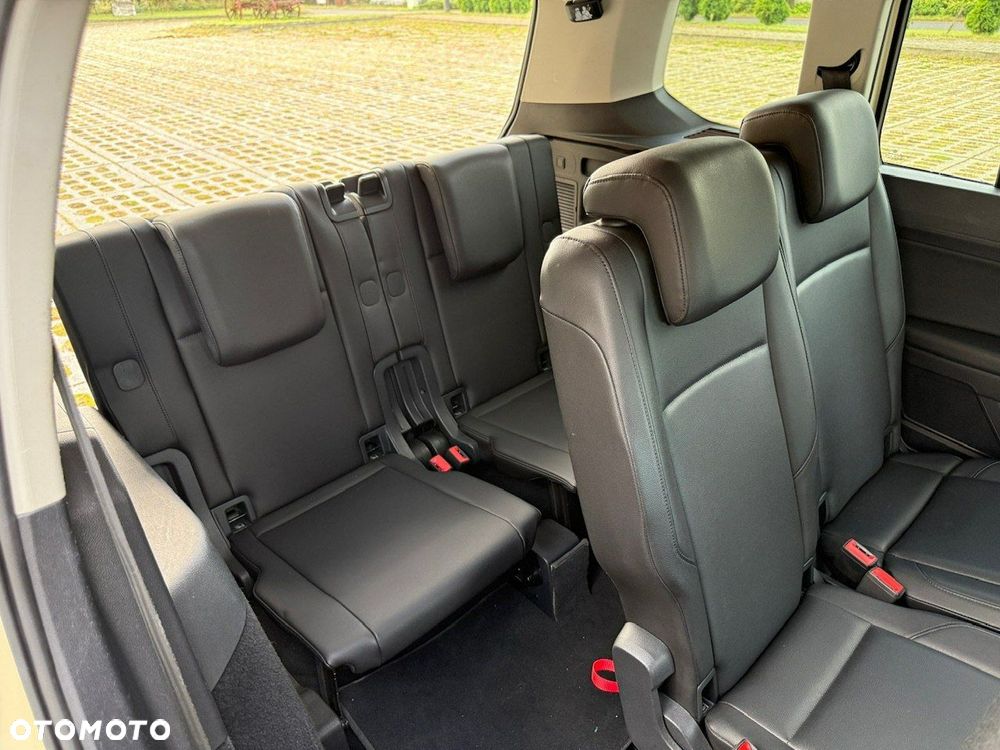 Volkswagen Touran - 22