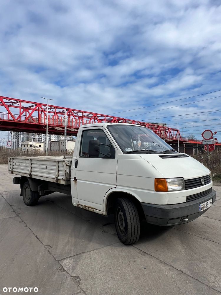 Volkswagen Transporter T4, rocznik 1995, wersja z długą skrzynią 2,9 m x 1,85 m, kabina 3-osobowa. - 2