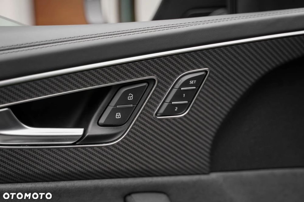 Audi RS Q8 TFSI quattro tiptronic - 12