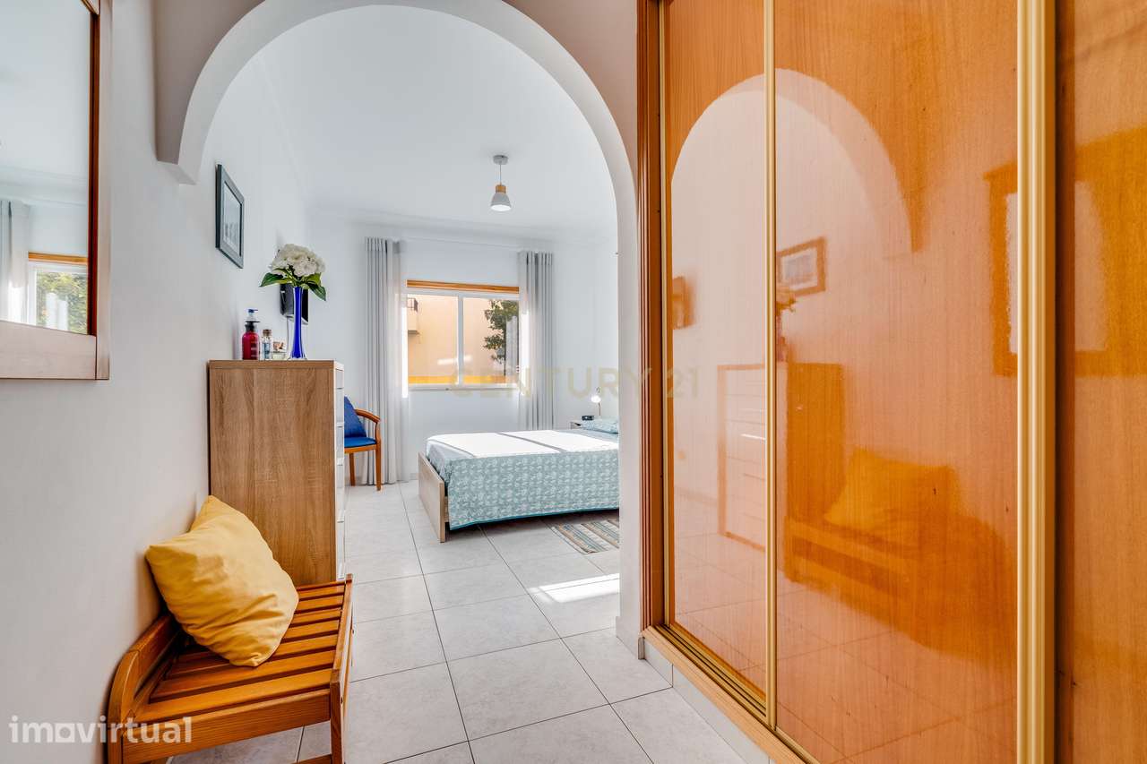Apartamento T2 com terraço de 210m2 na Praia da Rocha - Grande imagem: 4/38