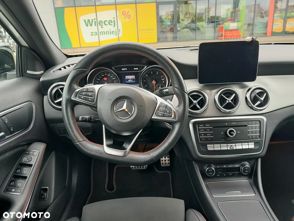 Mercedes-Benz GLA 200 7G-DCT AMG Line - 11