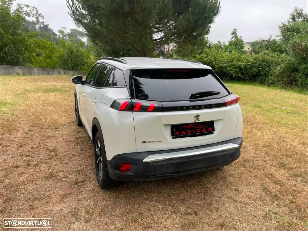 Peugeot e-2008 Allure - 13
