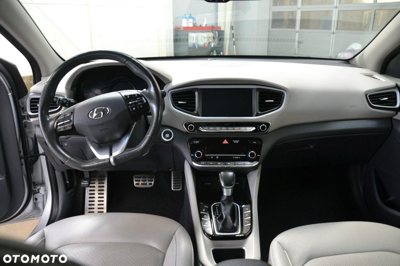 Hyundai IONIQ - 20
