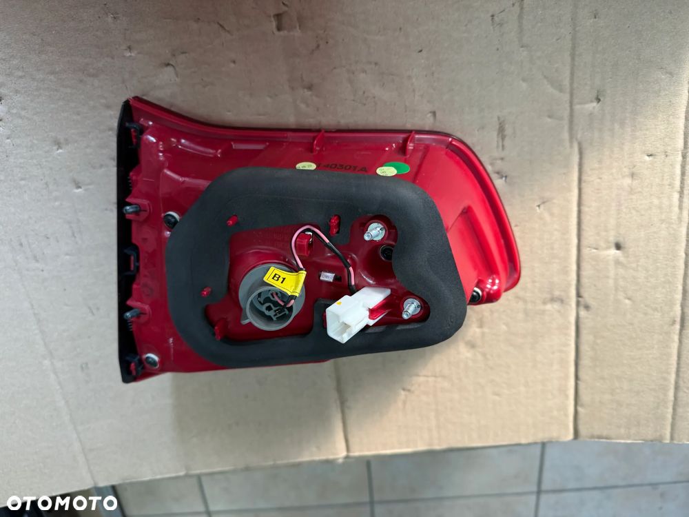 Reflektor / lampa tylna Kia sportage III - lewy tył - oryginalna - 2