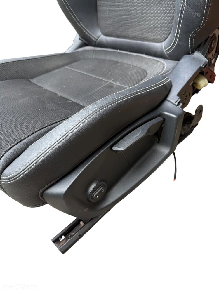 Siedzenie kierowcy   Jaguar XE  GX73 - 3