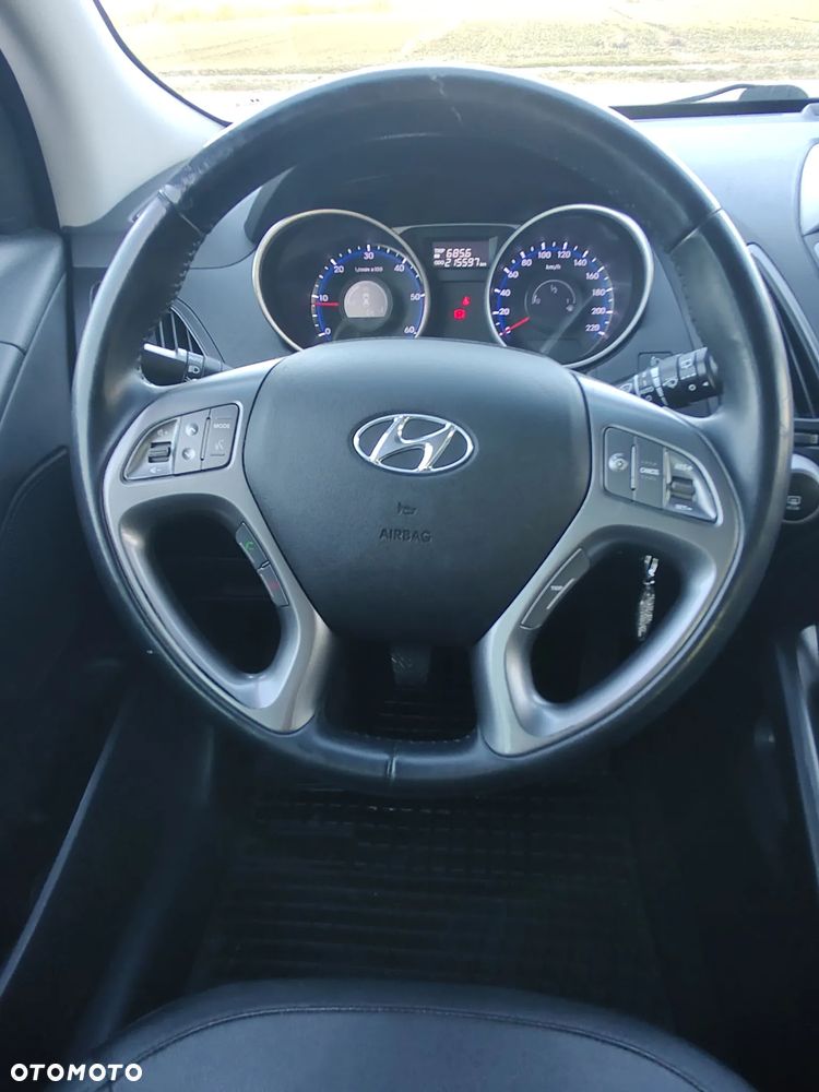 Hyundai ix35 1.7 CRDi 2WD blue Finale Gold - 16