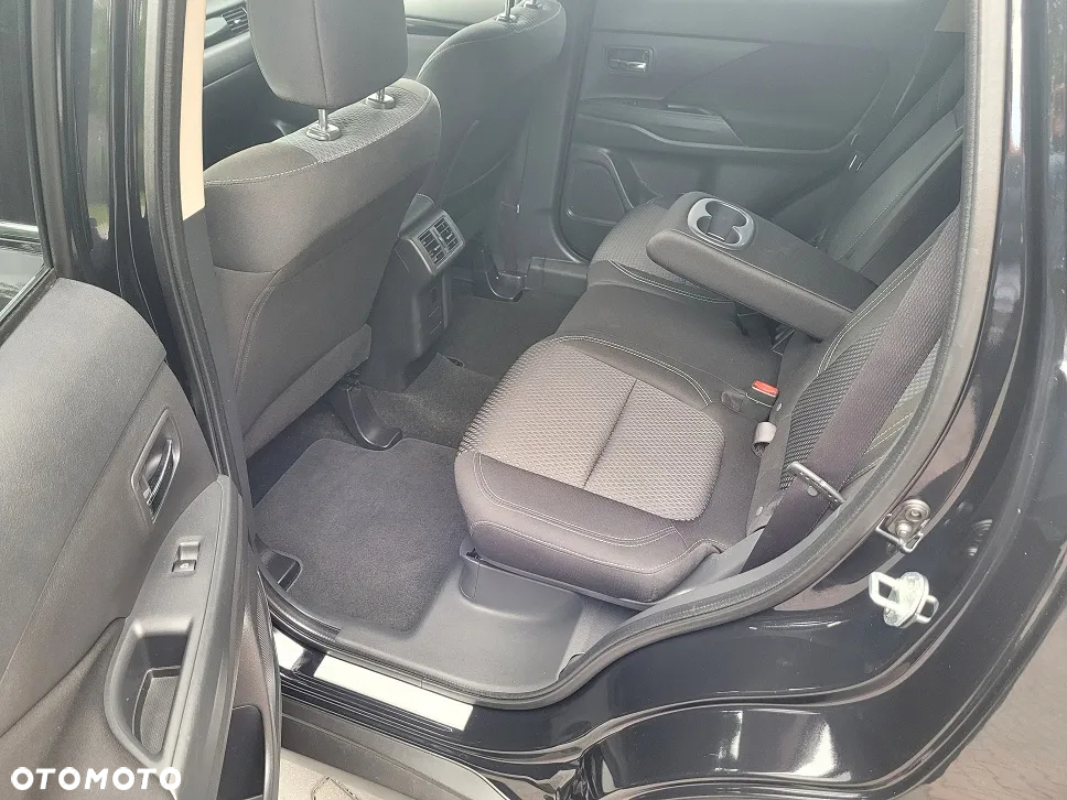 Mitsubishi Outlander 2.0 Intense 2WD CVT - 11