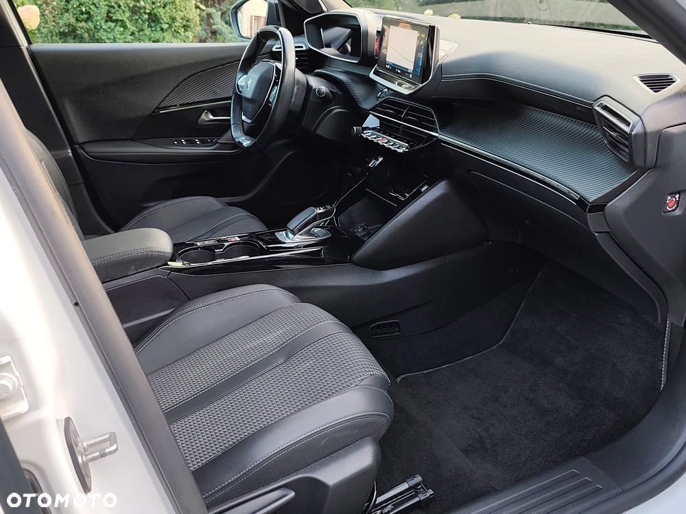 Peugeot 2008 136 GT - 25