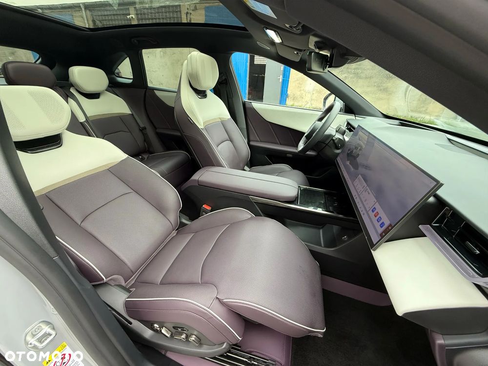 Mazda EZ-60 - 30