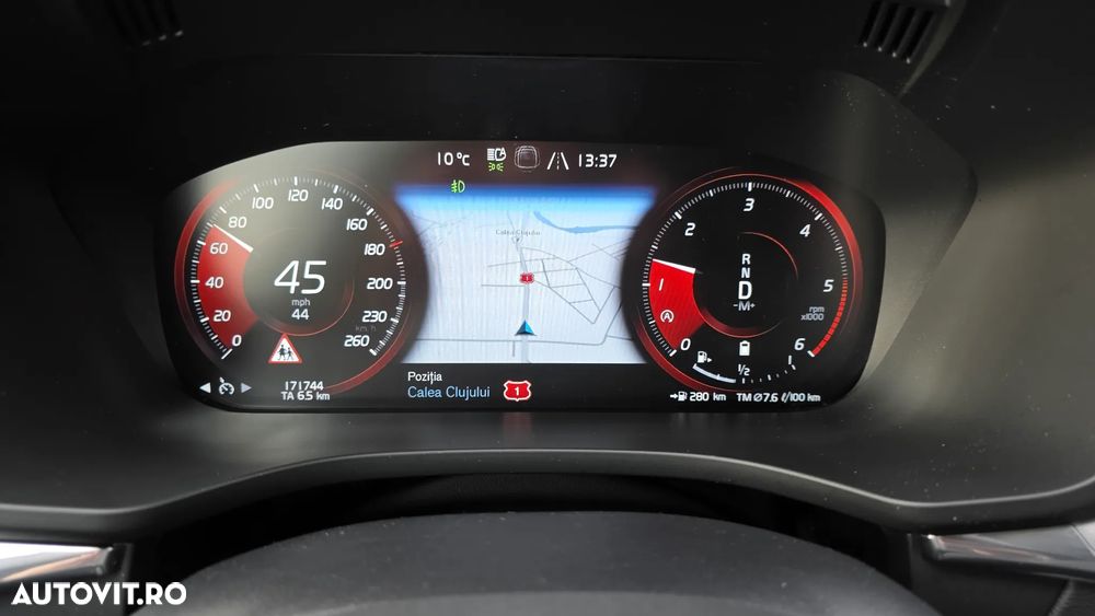 Volvo XC 60 B4 MHEV AT8 FWD Momentum Pro - 33