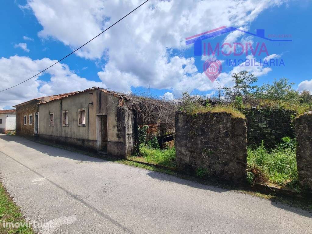 Casa geminada para reconstrução, próximo de Castanheira de Pera - Grande imagem: 4/17