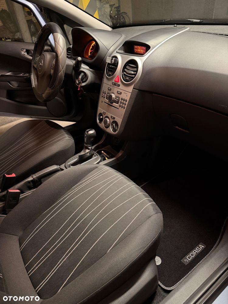 Opel Corsa 1.4 16V Cosmo - 14