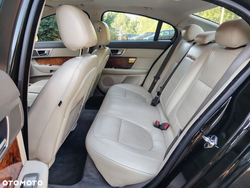 Jaguar XF 3.0 V6 D S Premium Luxury - 11