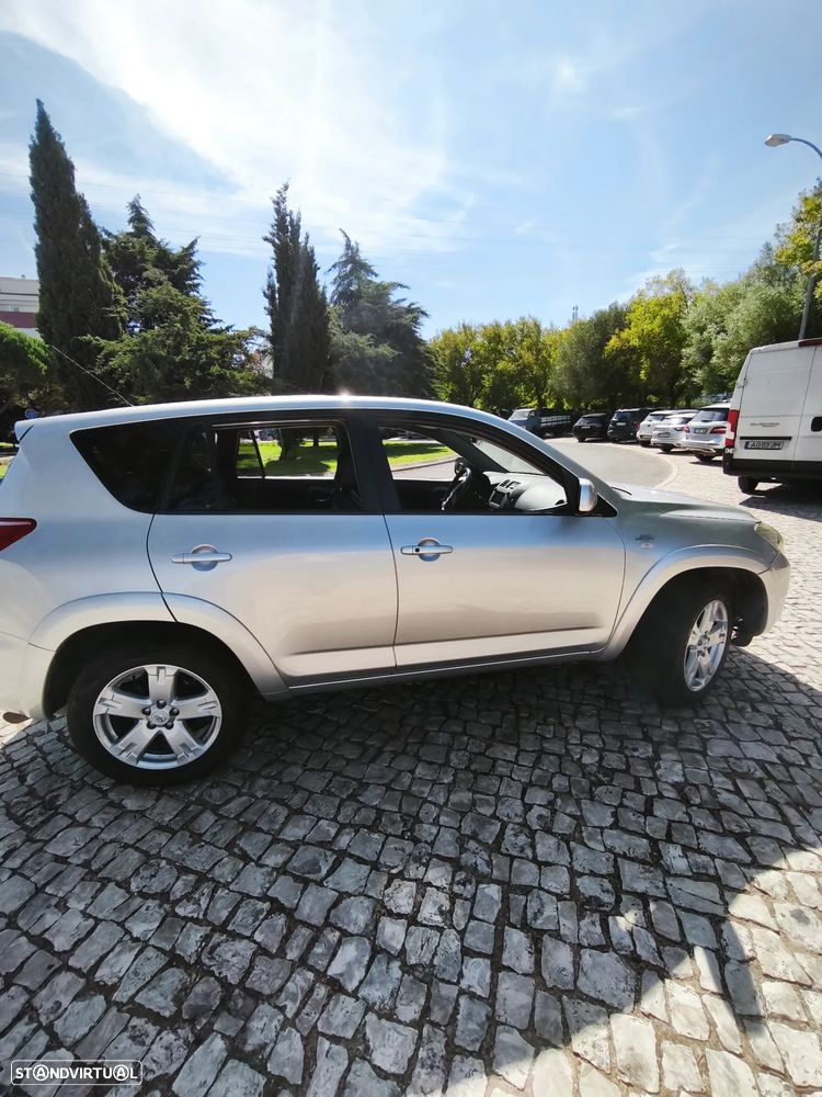 Toyota RAV4 2.2 D-4D X NAVI - 12