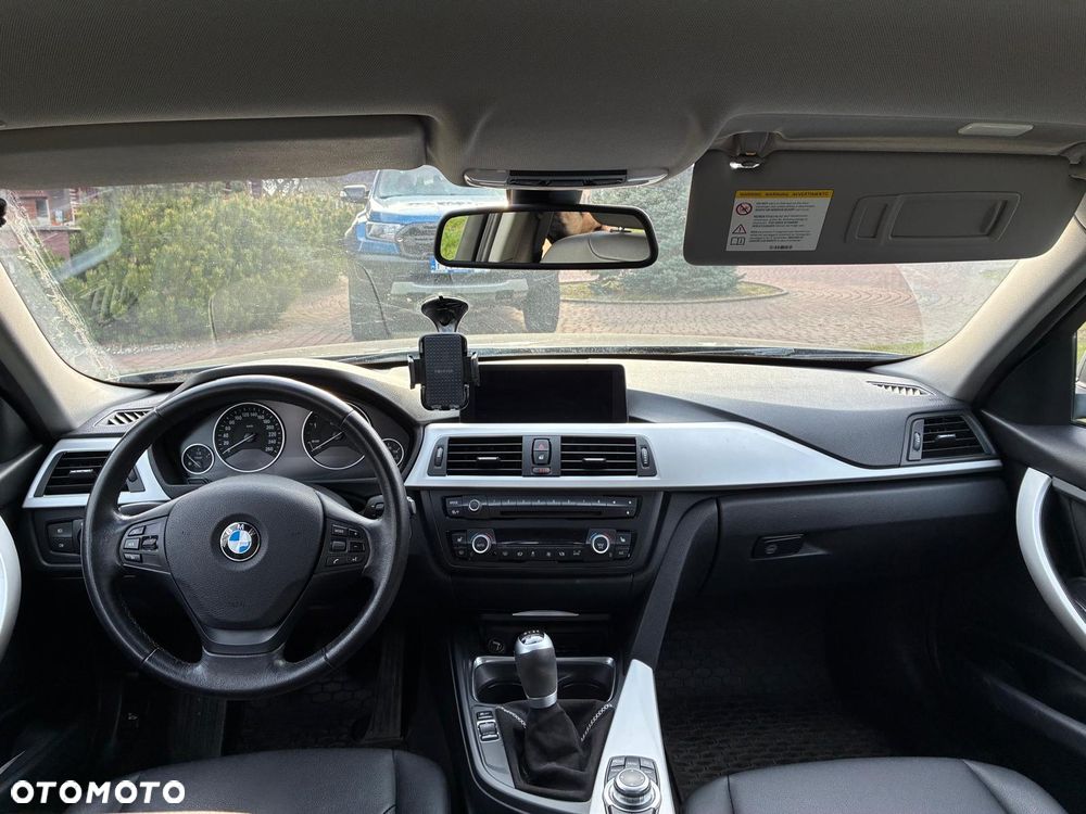 BMW Seria 3 318d - 5