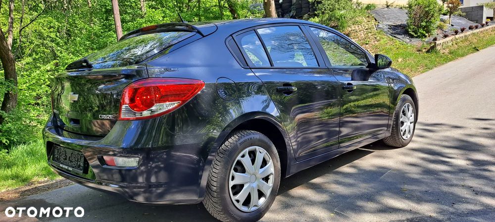 Chevrolet Cruze 1.6 LS+ - 12