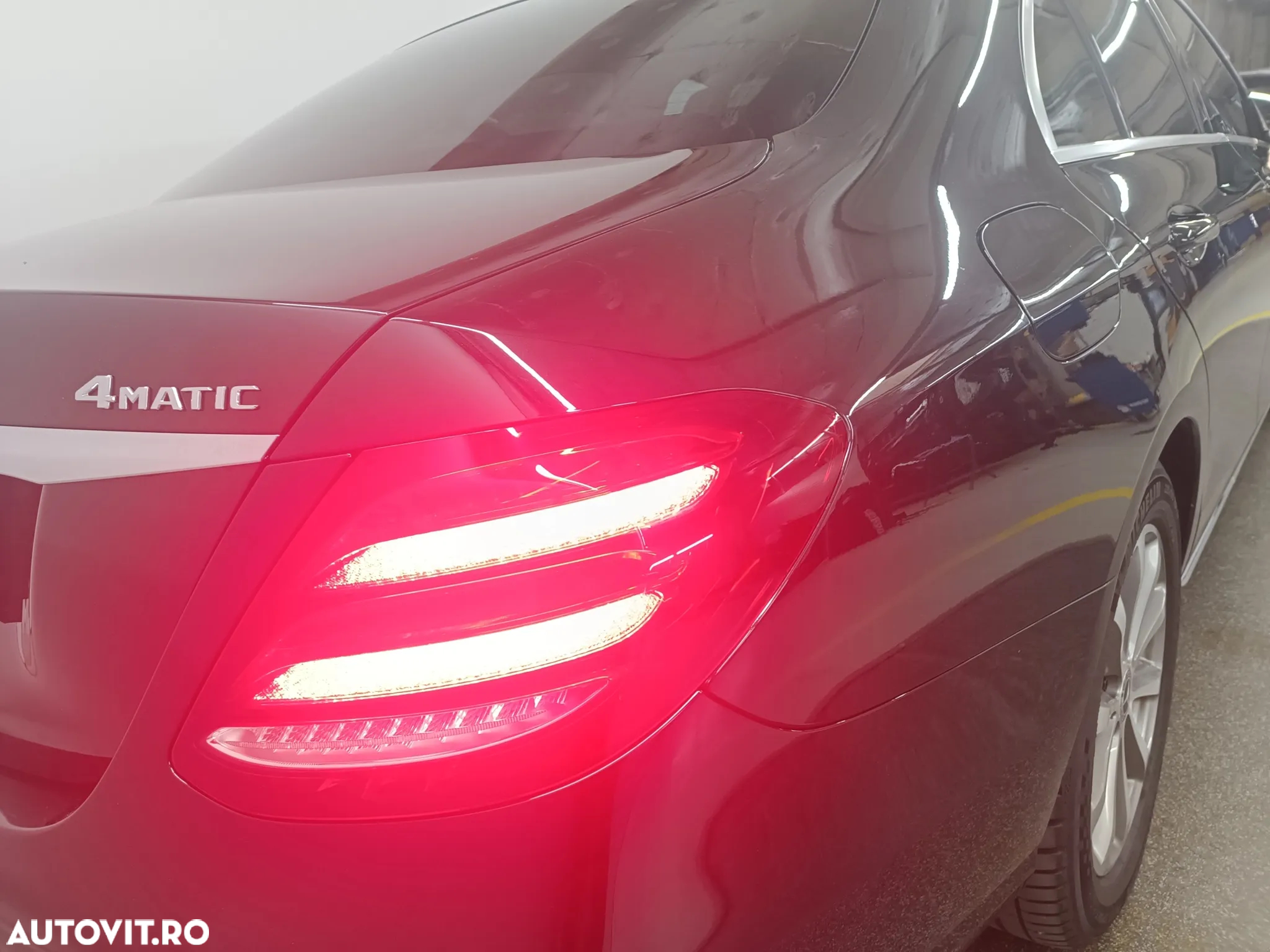 Mercedes-Benz E 200 4MATIC Aut. - 32