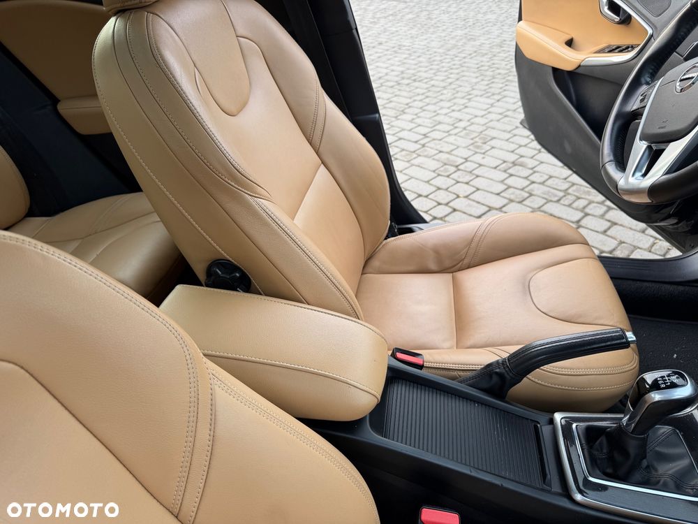 Volvo V40 Cross Country D3 Momentum - 31