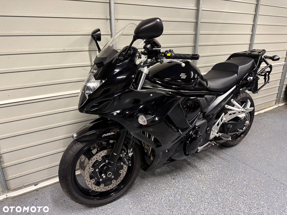 Suzuki GSX - 12