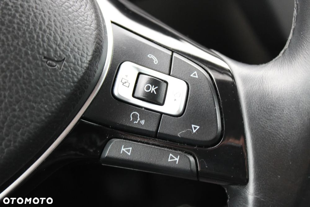 Volkswagen Golf 2.0 BlueTDI Highline - 33