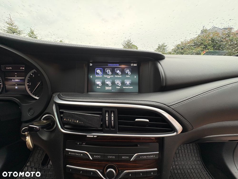 Infiniti Q30 1.5d Premium City Black - 34
