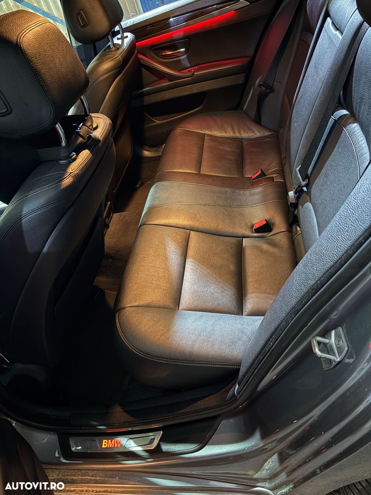 BMW Seria 5 520d Aut. Luxury Line - 7