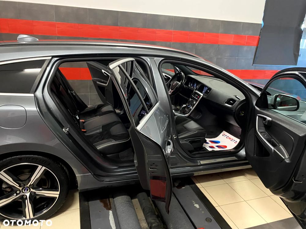 Volvo V60 D4 Drive-E R-Design Momentum - 24