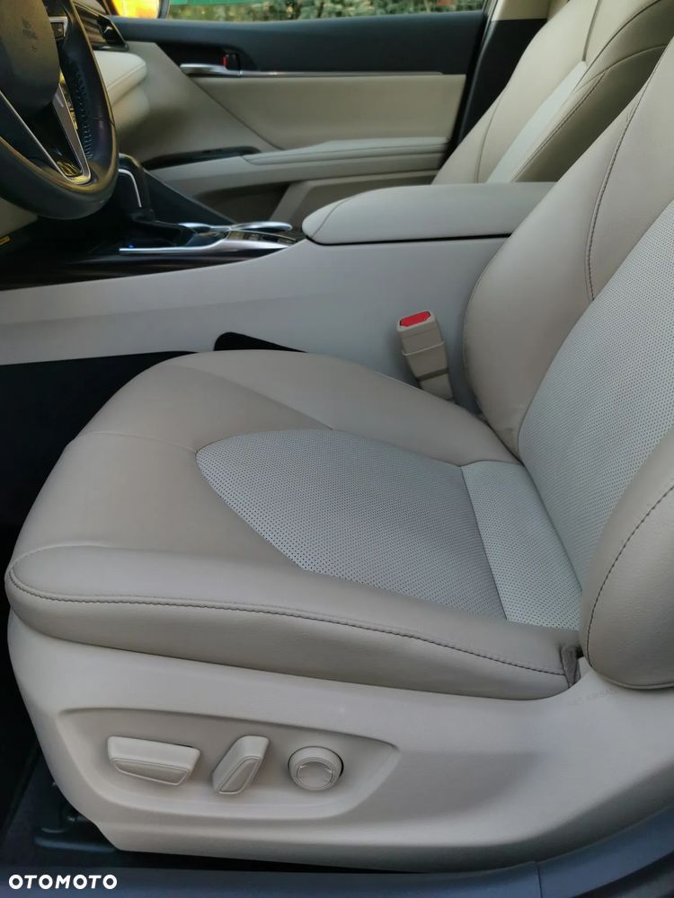 Toyota Camry - 11
