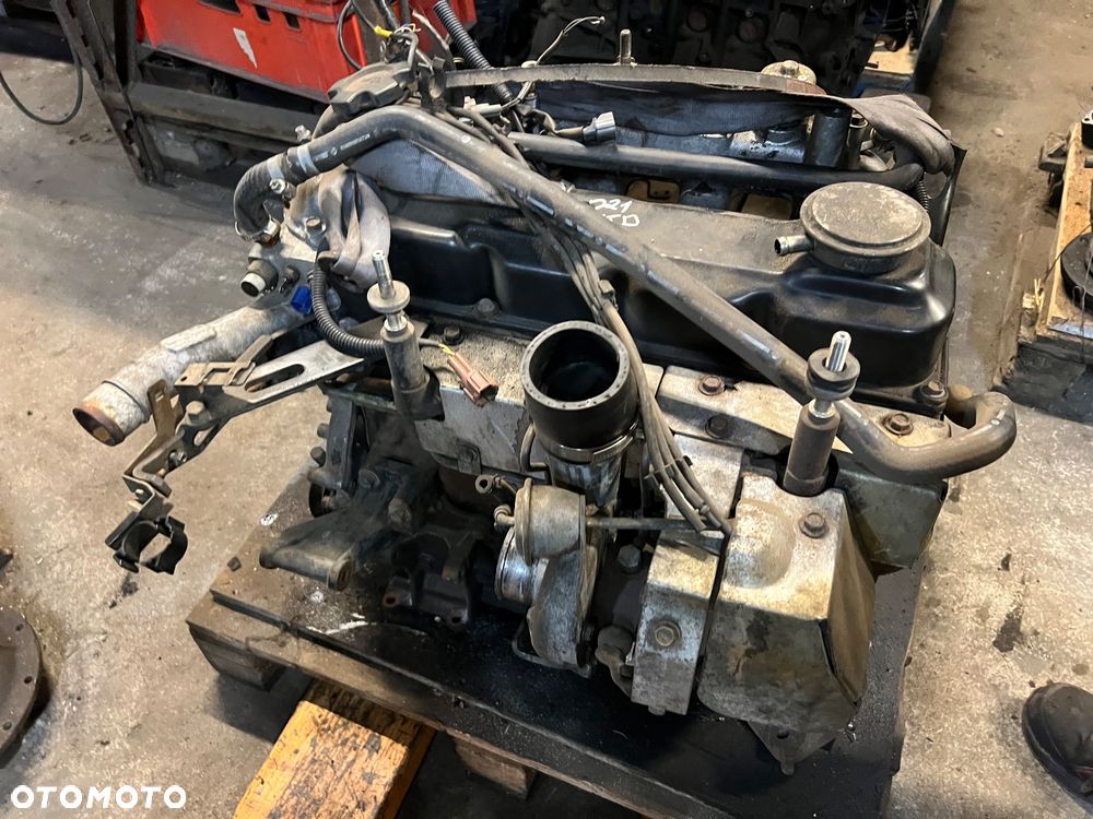 Silnik bez układu paliwowego Nissan Navara d21 d22 2.5td - 4