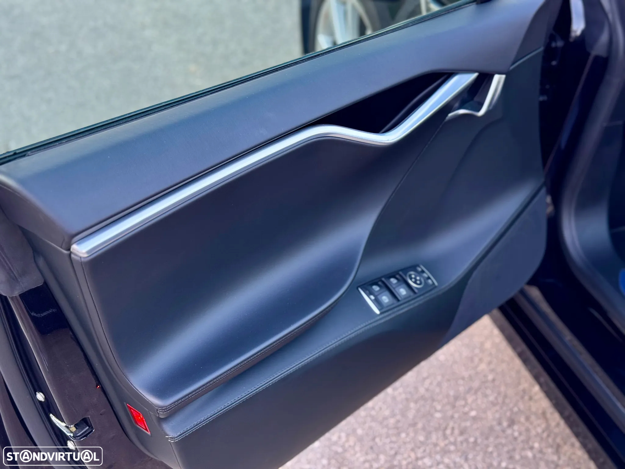 Tesla Model S - 20