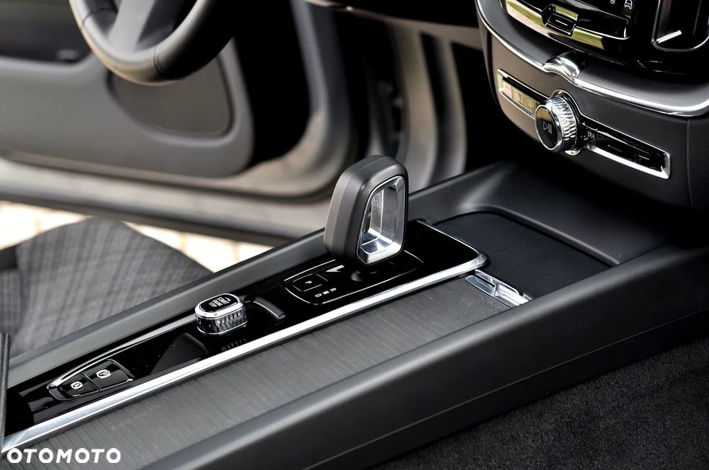 Volvo XC 60 T6 Plug-In Hybrid AWD Core - 34