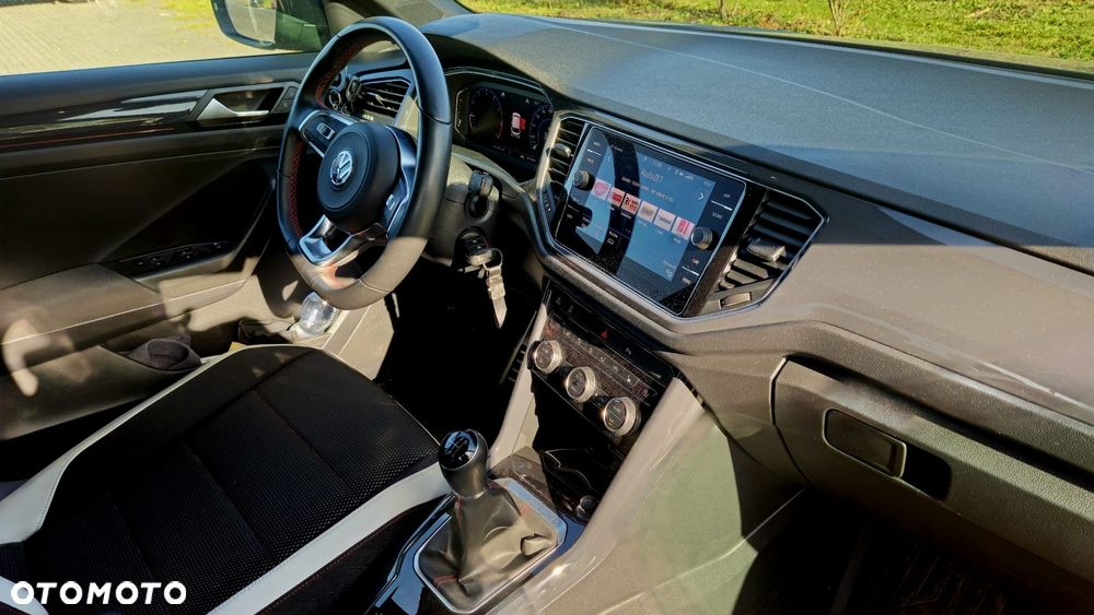 Volkswagen T-Roc - 8