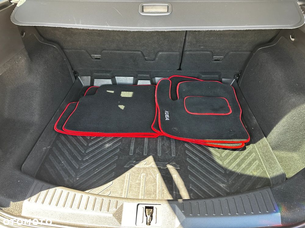 Ford Kuga - 26