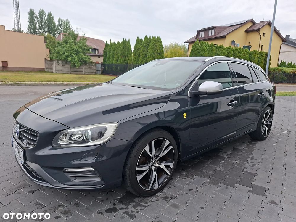 Volvo V60 D4 R-Design - 1