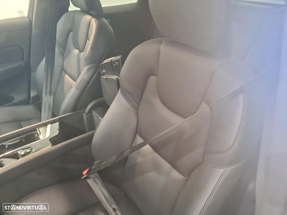 Volvo XC 60 2.0 B4 Plus Bright - 8