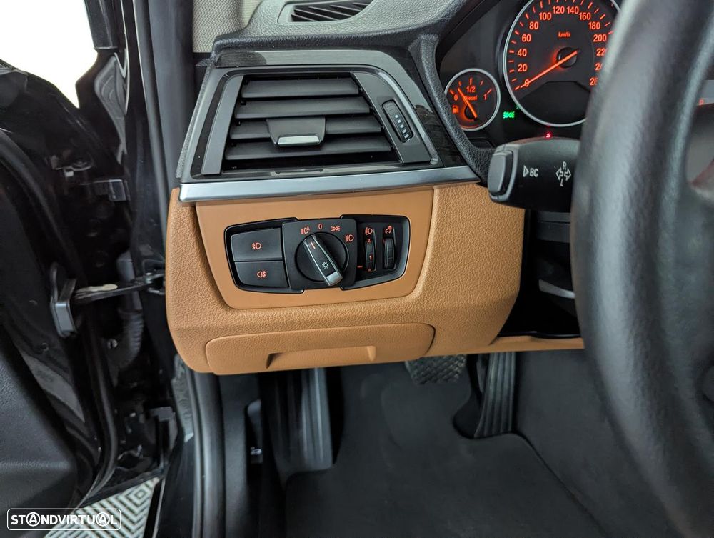 BMW 320 d Auto Line Luxury - 10