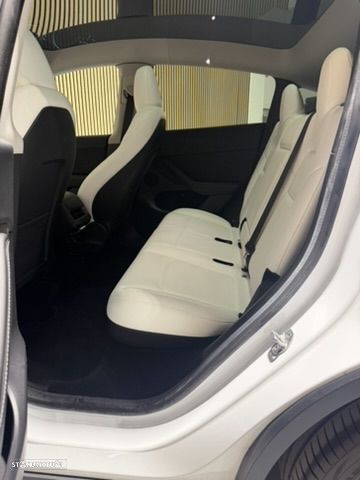 Tesla Model Y Long Range Dual Motor AWD - 12