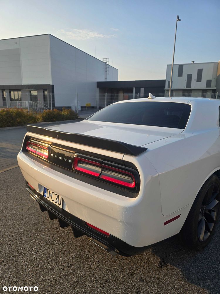 Dodge Challenger - 4