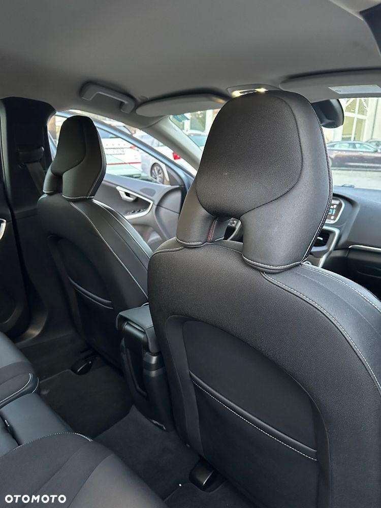 Volvo V40 D2 Momentum - 16