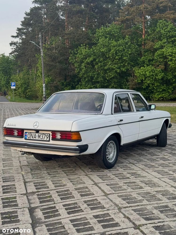 Mercedes-Benz W123 1982 photo 5