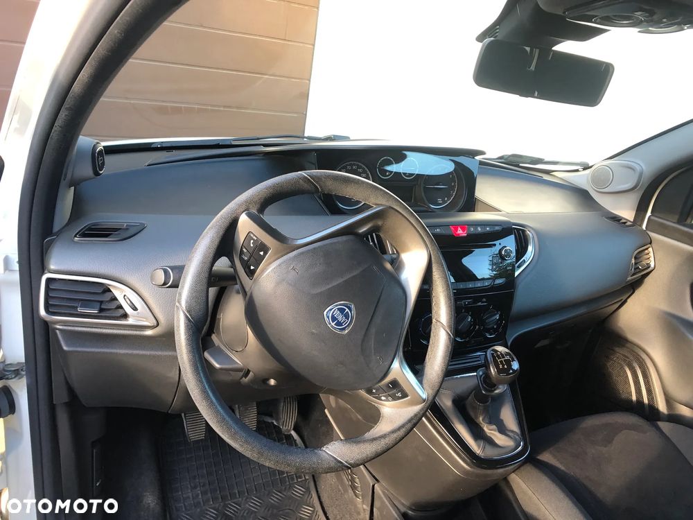 Lancia Ypsilon 1.2 8V Elefantino S&S - 9