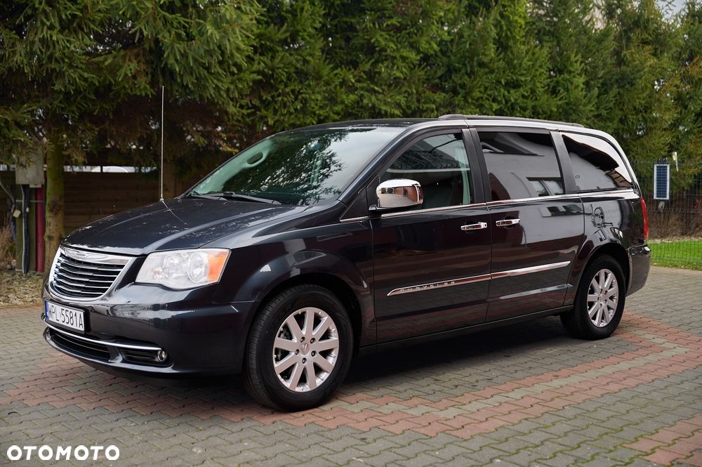 Chrysler Town & Country 3.6 Limited - 8