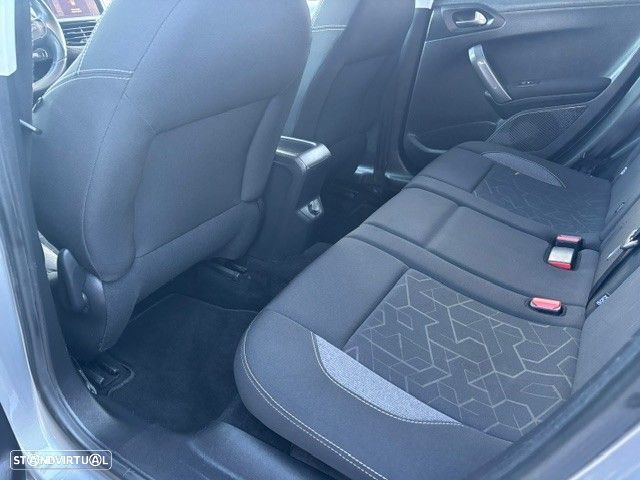 Peugeot 2008 1.6 BlueHDi Style - 4