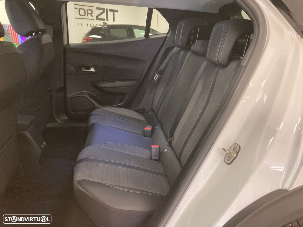Peugeot 2008 1.2 PureTech Active Pack - 23
