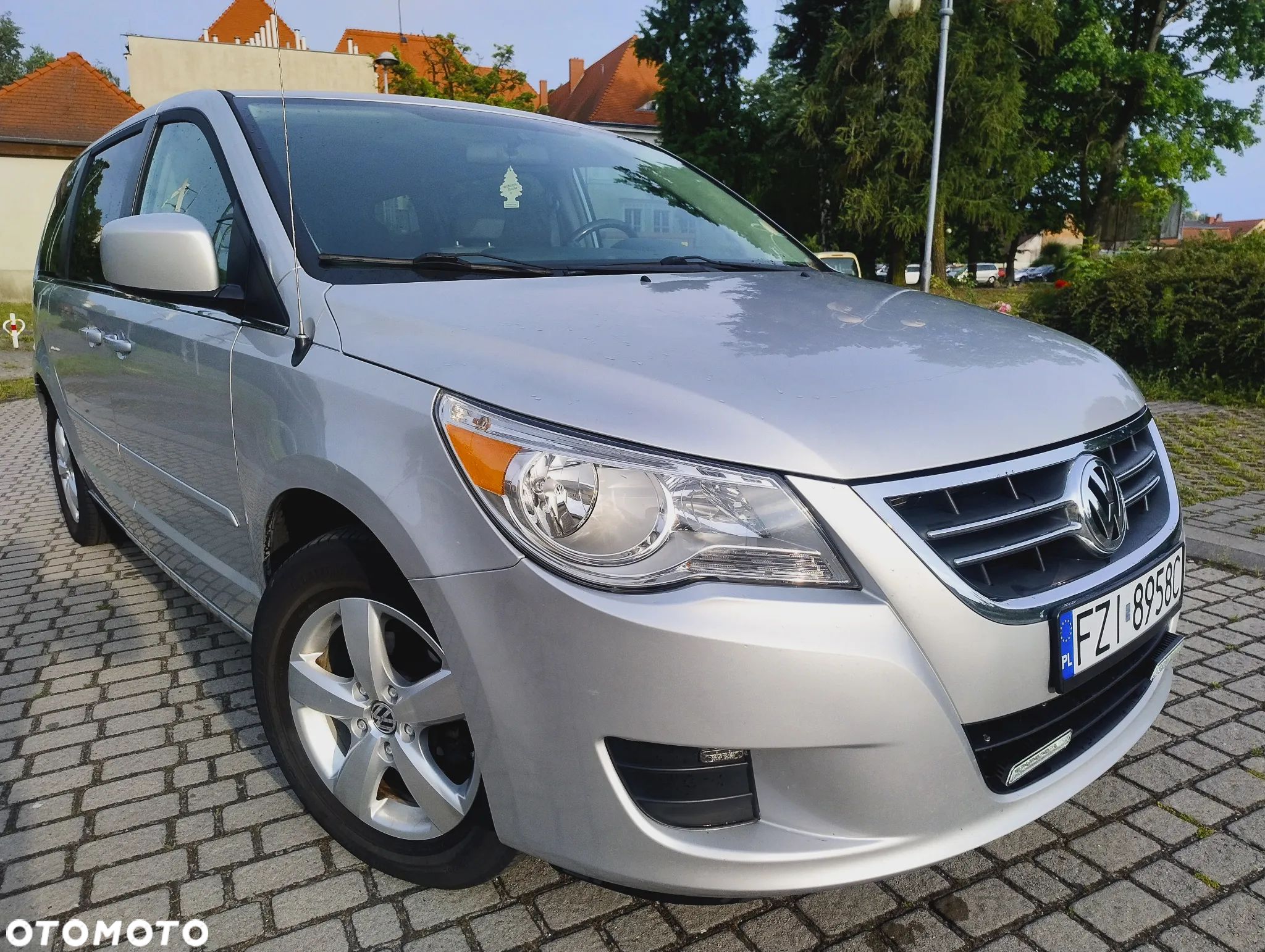 Volkswagen Routan - 1