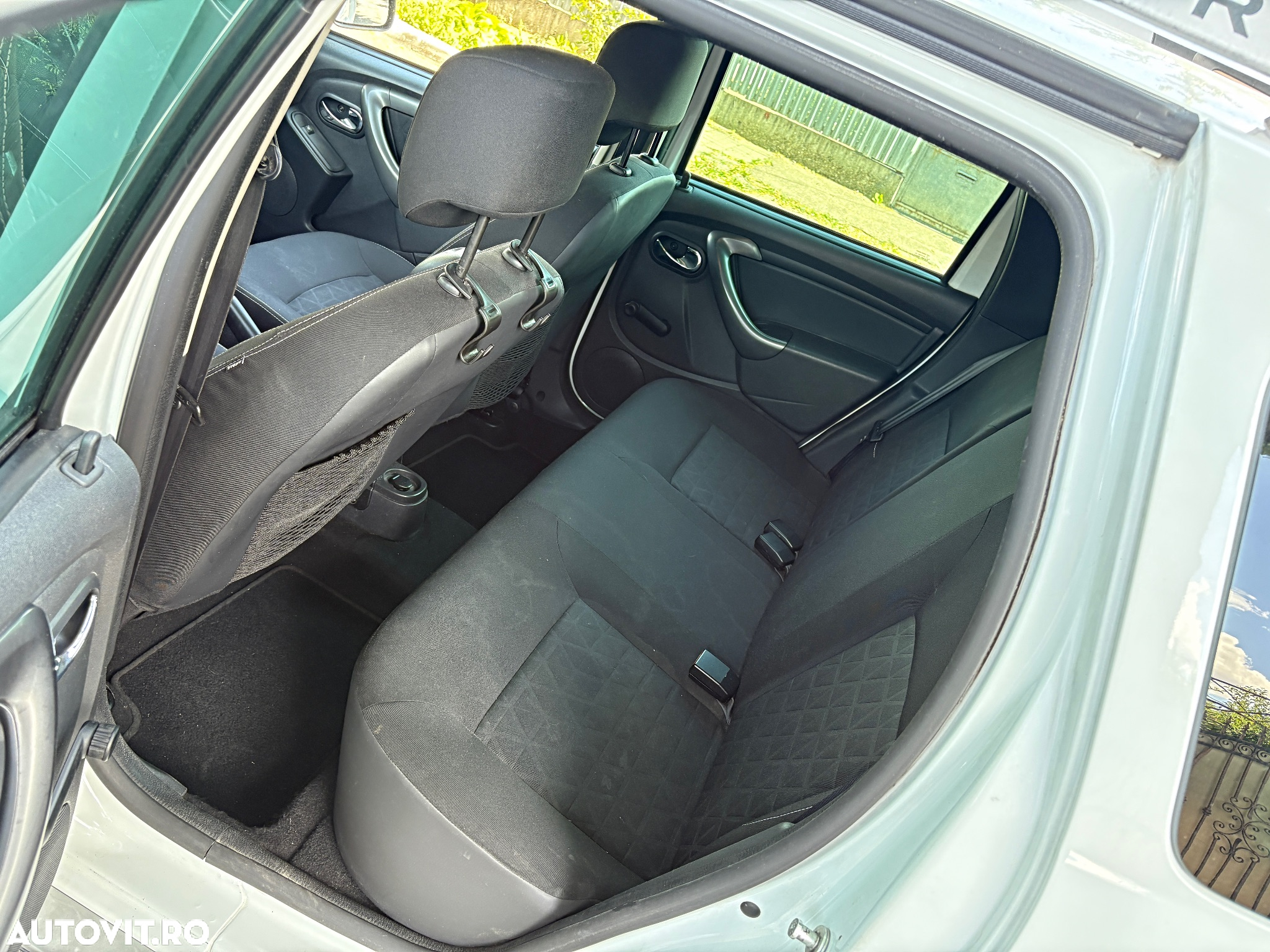 Dacia Duster 1.5 dCi 4x2 Laureate - 8