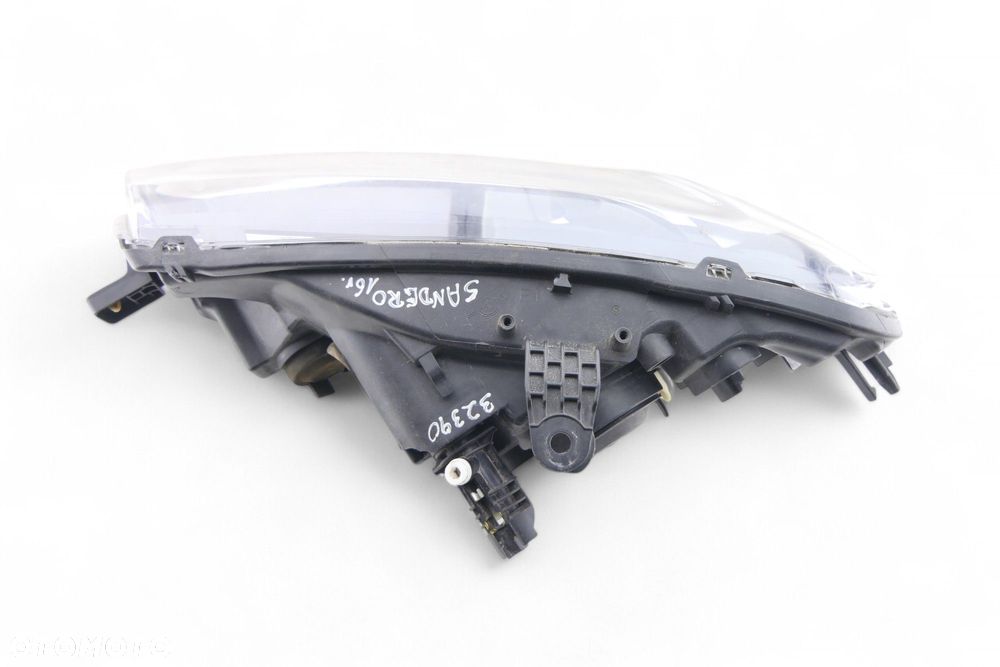 Lampa Prawy Przód DACIA SANDERO II 2016r. 260102523R Anglik - 5